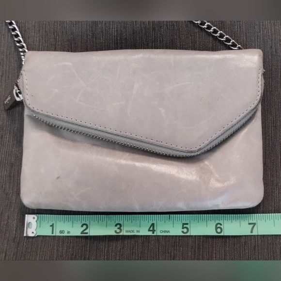 HOBO GRAY LEATHER CROSSBODY BAG WITH CHAIN STRAP 7"x5" MAGNETIC CLOSURE - Picture 14 of 16